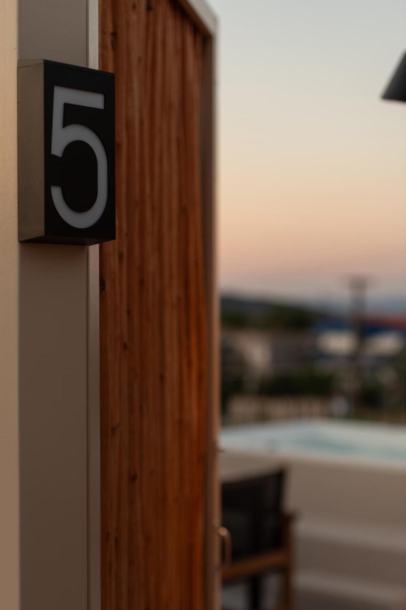 Olivera Suites Sarti Ngoại thất bức ảnh